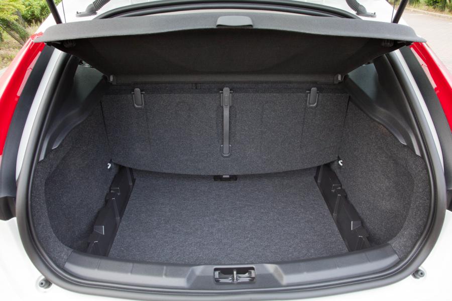  Volvo V40 2012 года  (фото 47 из 183)